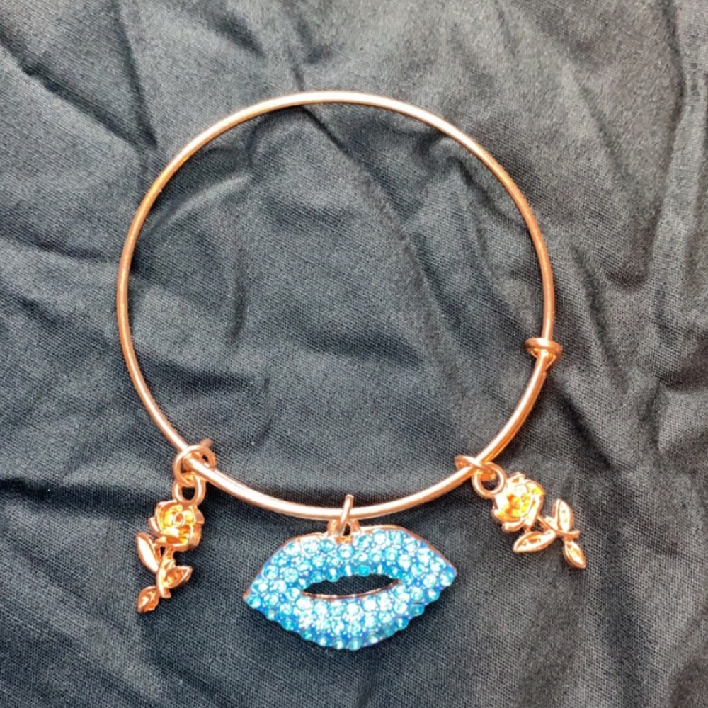 🌹🌹 Rose Gold Bangle 🌹🌹